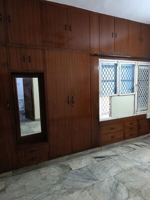 Room in 3 BHK Apartment at Shipra Suncity, Vaibhav Khand – for Sale