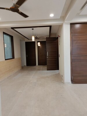 Room in 3 BHK Builder Floor at Sector 27 – for Rent
