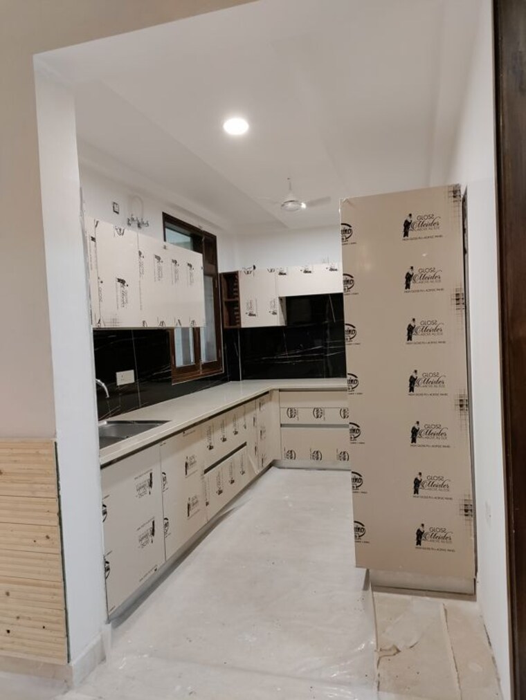 Kitchen, sector 27 3 Bedroom 2300 Sq.Ft. Builder Floor In Sector 27 Gurgaon 10620502
