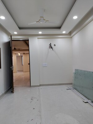 Room in 3 BHK Builder Floor at Sector 27 – for Rent