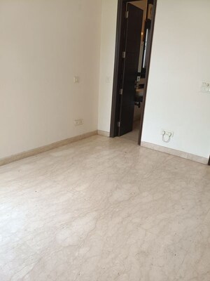 Room in 6+ BHK Independent House at Maharani Bagh – for Sale