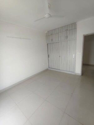 Room in 4 BHK Apartment at Pareena Express Heights, Sector 99 – for Sale