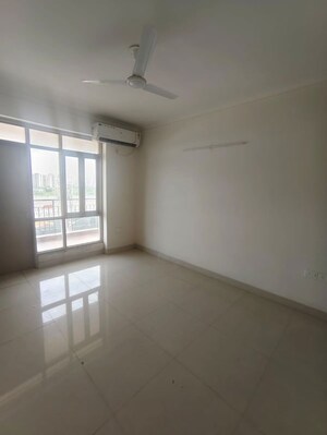 Room in 4 BHK Apartment at Pareena Express Heights, Sector 99 – for Sale