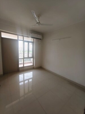 Room in 4 BHK Apartment at Pareena Express Heights, Sector 99 – for Sale