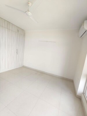 Room in 4 BHK Apartment at Pareena Express Heights, Sector 99 – for Sale