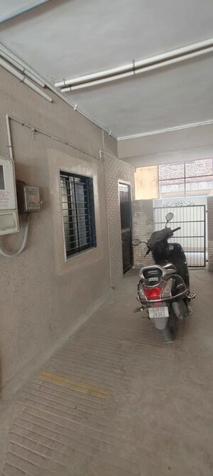 Parking in 1 RK Apartment at Prahlad Nagar – for Rent
