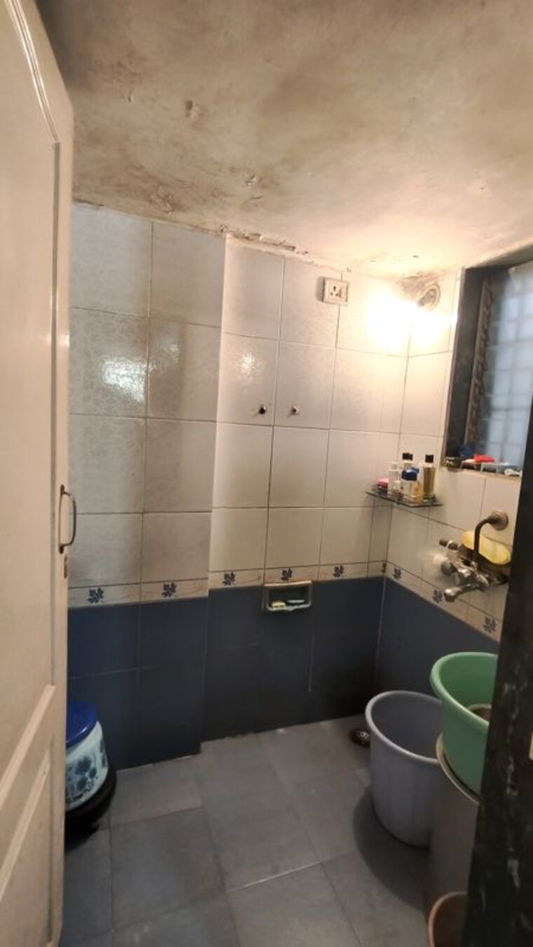 Bathroom, kalyan east 1 Bedroom 500 Sq.Ft. Apartment In Kalyan East Thane 10620522