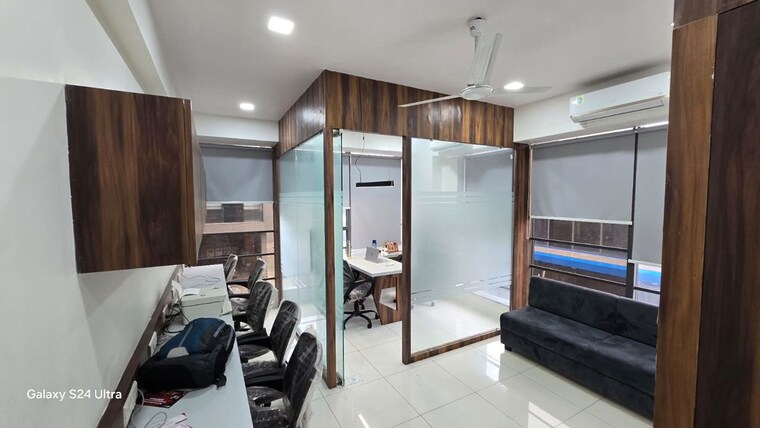  Parking, satellite Commercial Office Space in IT/SEZ 475 Sq.Ft. In Satellite Ahmedabad 10620544