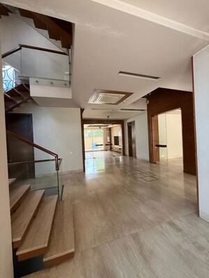 Staircase in 4 BHK Builder Floor at Golf Course Extension – for Rent