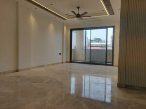 Room in 4 BHK Builder Floor at Golf Course Extension – for Rent