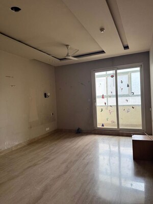 Room in 4 BHK Builder Floor at Golf Course Extension – for Rent