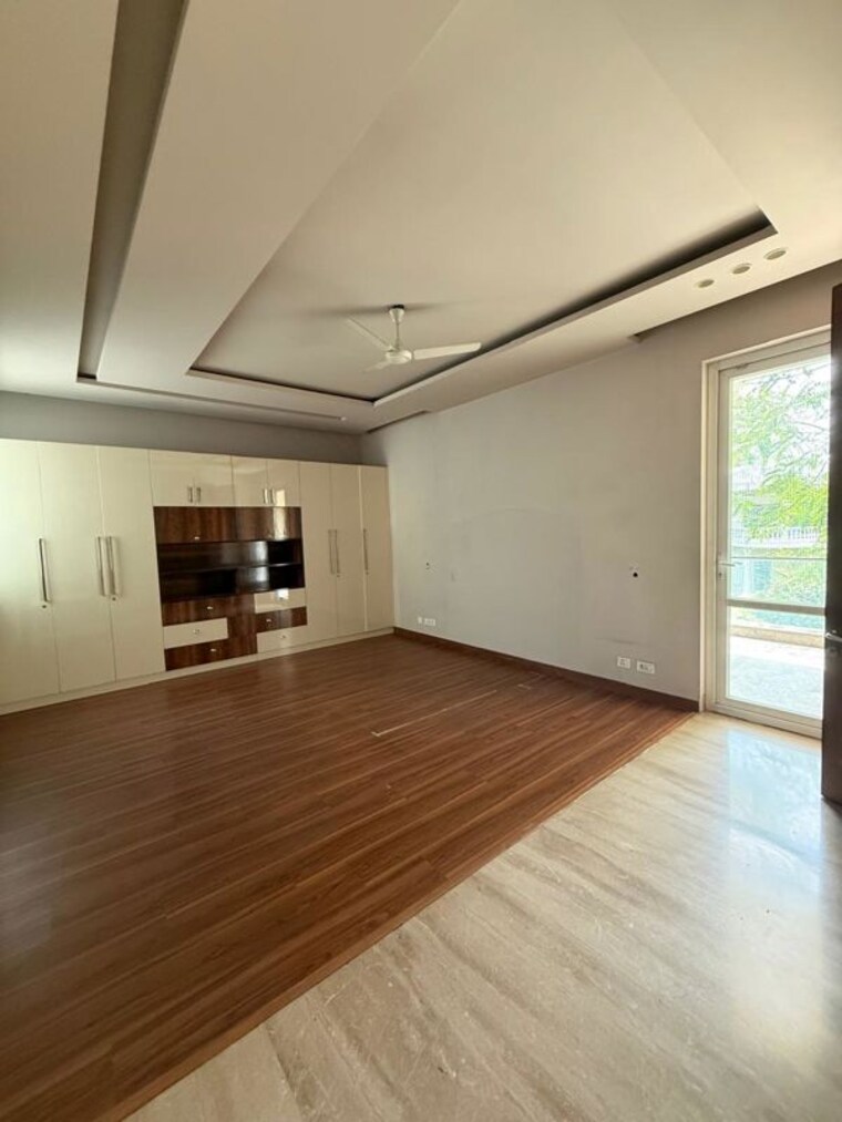 Room, golf course extension 4 Bedroom 360 Sq.Yd. Builder Floor In Golf Course Extension Gurgaon 10620513