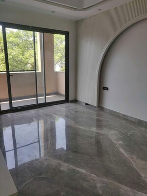 Room in 4 BHK Builder Floor at Golf Course Extension – for Rent