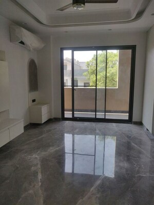 Room in 4 BHK Builder Floor at Golf Course Extension – for Rent