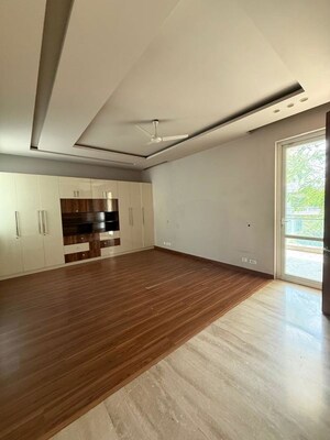 Room in 4 BHK Builder Floor at Golf Course Extension – for Rent