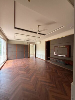 Room in 4 BHK Builder Floor at Golf Course Extension – for Rent