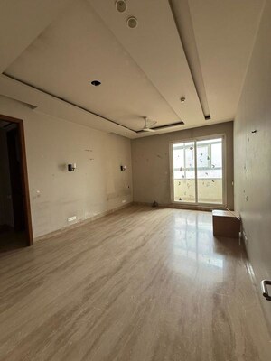 Room in 4 BHK Builder Floor at Golf Course Extension – for Rent
