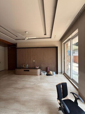 Parking in 4 BHK Builder Floor at Golf Course Extension – for Rent