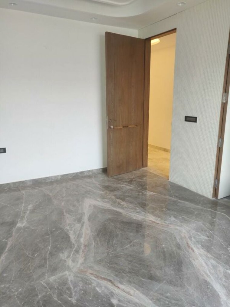 Room, golf course extension 4 Bedroom 360 Sq.Yd. Builder Floor In Golf Course Extension Gurgaon 10620513