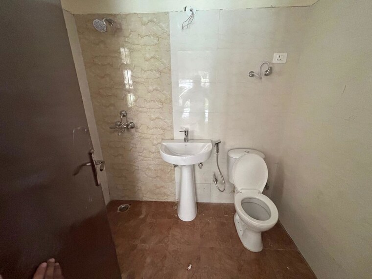 Bathroom, amrapali-verona-heights-phase-ii 3 Bedroom 1450 Sq.Ft. Apartment In Amrapali Leisure Valley Greater Noida 10620543