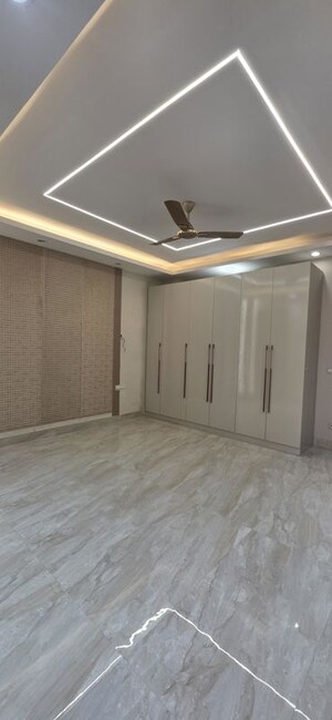 Room in 4 BHK Builder Floor at Palam Vihar Residents Association, Palam Vihar – for Rent