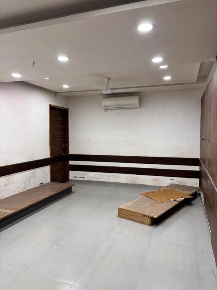 Bathroom, vivan-square Commercial Office Space 2100 Sq.Ft. In Satellite Ahmedabad 10620536