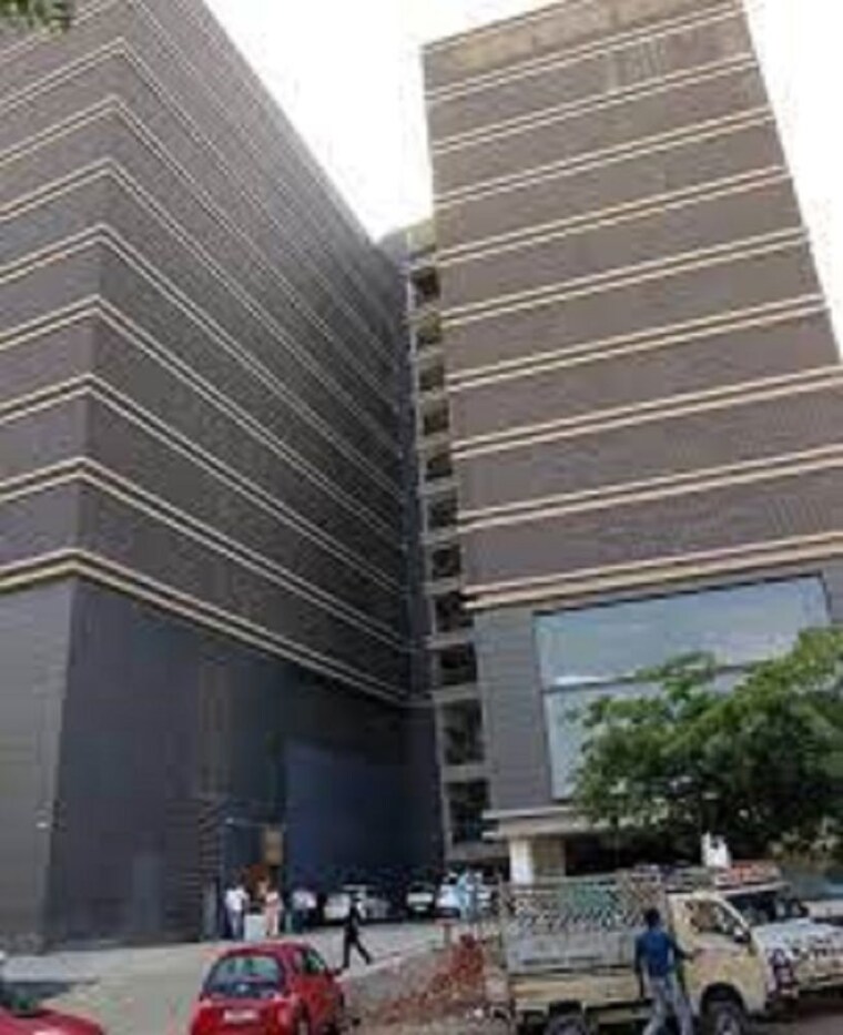 undefined, vivan-square Commercial Office Space 2100 Sq.Ft. In Satellite Ahmedabad 10620536