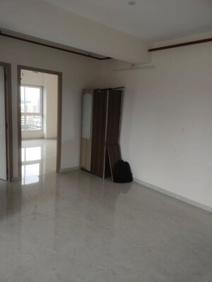 Room in 2 BHK Apartment at Mahaveer Solitaire Edge, Kandivali East – for Rent