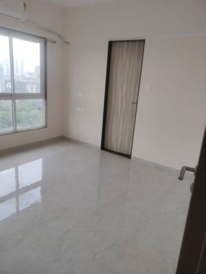 Room in 2 BHK Apartment at Mahaveer Solitaire Edge, Kandivali East – for Rent