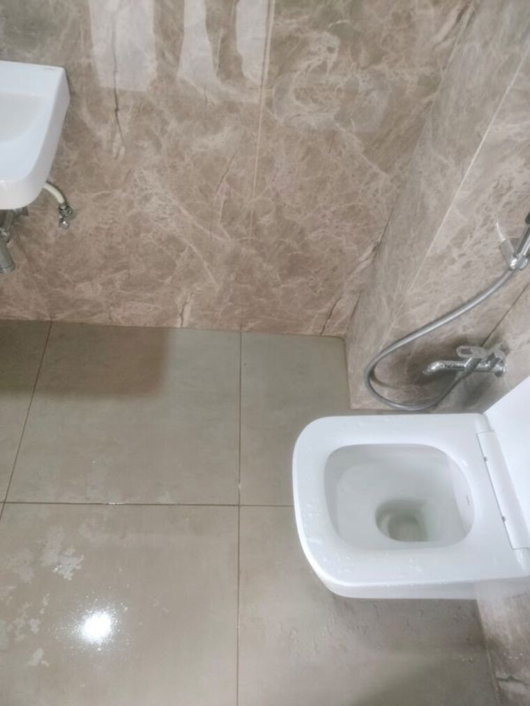 Bathroom, mahaveer-solitaire-edge 2 Bedroom 638 Sq.Ft. Apartment In Kandivali East Mumbai 10620532
