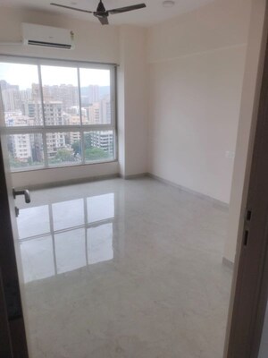 2 BHK Apartment For Rent in Mahaveer Solitaire Edge, Kandivali East