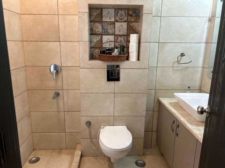 Bathroom, sector 23 4 Bedroom 2500 Sq.Ft. Builder Floor In Sector 23 Gurgaon 10620577