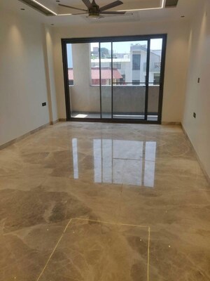 Room in 5 BHK Builder Floor at Dlf Phase I – for Sale