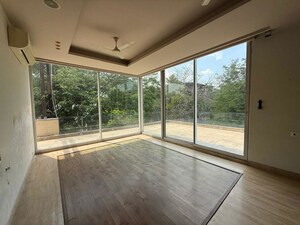 Room in 5 BHK Builder Floor at Dlf Phase I – for Sale