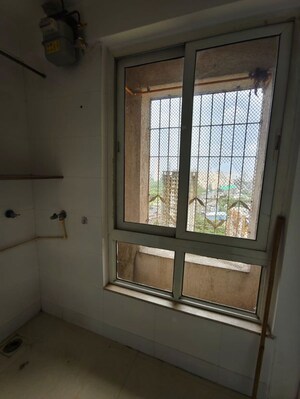 Room in 3 BHK Apartment at Puranik Rumah Bali, Ghodbunder Road – for Rent