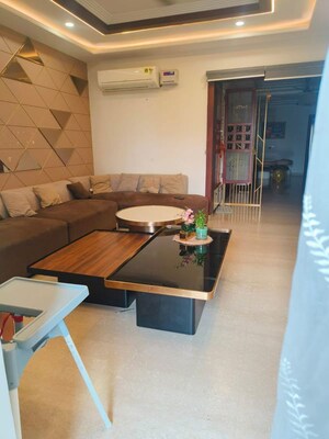 Team Area in 3 BHK Apartment at Ambience Creacions, Sector 22 – for Rent