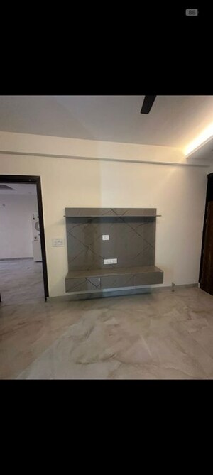 Room in 3 BHK Apartment at Ambience Creacions, Sector 22 – for Rent