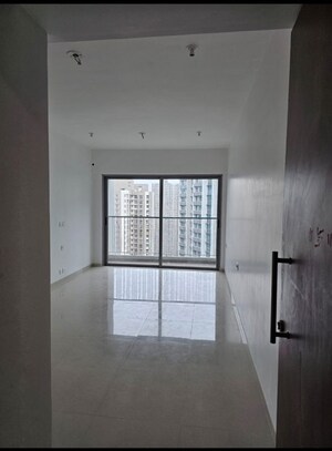 Room in 3 BHK Apartment at Kalpataru Immensa, Kolshet Road – for Rent