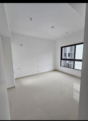 Room in 3 BHK Apartment at Kalpataru Immensa, Kolshet Road – for Rent