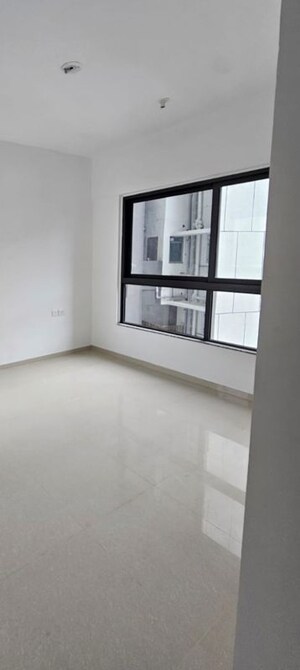 Room in 3 BHK Apartment at Kolshet Industrial Area – for Rent
