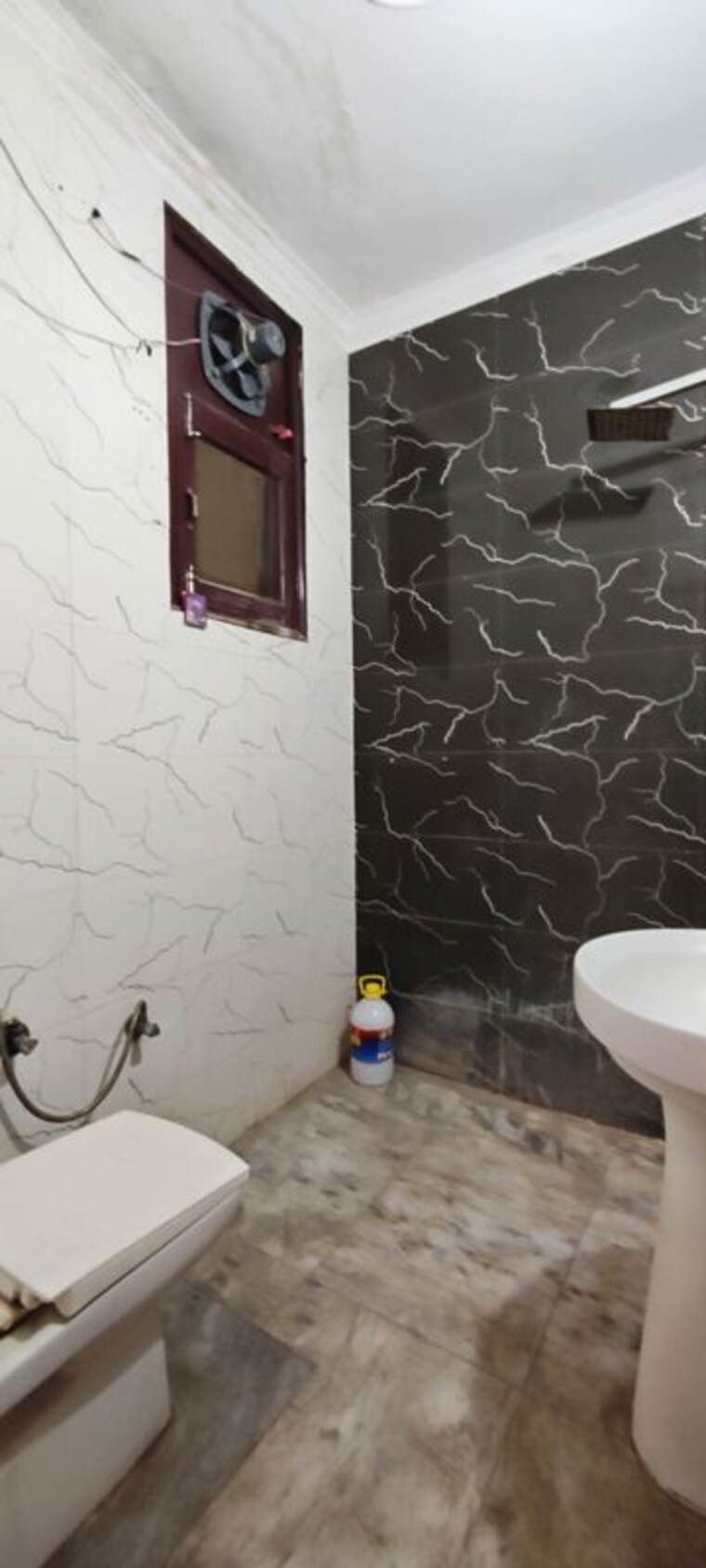 Bathroom, green fields colony 3 Bedroom 180 Sq.Yd. Builder Floor In Green Fields Colony Faridabad 10620660