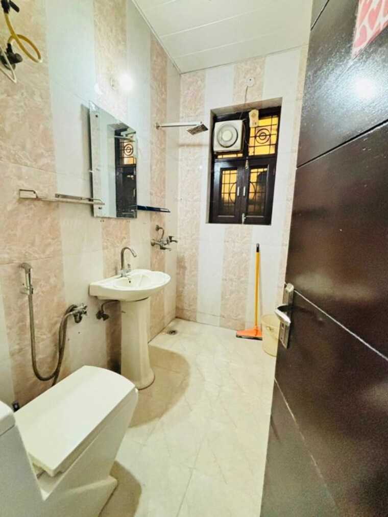Kitchen, green fields colony 3 Bedroom 150 Sq.Yd. Builder Floor In Green Fields Colony Faridabad 10620667