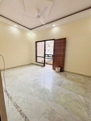 Room in 4 BHK Builder Floor at Green Fields Colony – for Rent