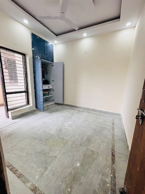 Room in 4 BHK Builder Floor at Green Fields Colony – for Rent