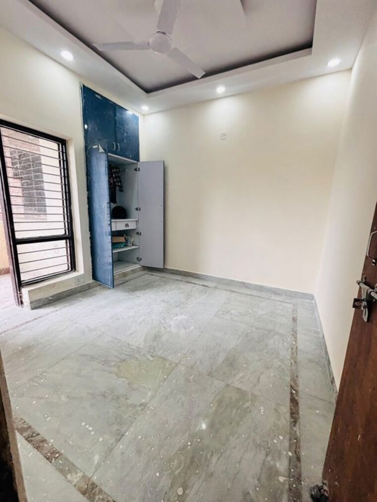 Room, green fields colony 4 Bedroom 270 Sq.Yd. Builder Floor In Green Fields Colony Faridabad 10620675