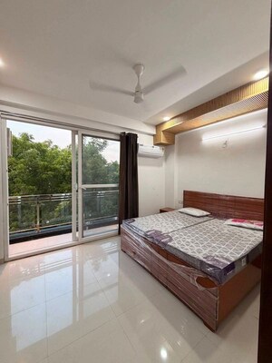 Bedroom in 1 BHK Builder Floor at Sector 43 – for Rent