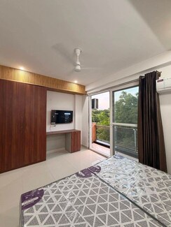 1 BHK Builder Floor For Rent in Sector 43