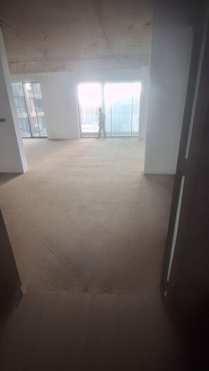 Room in 4 BHK Apartment at Santacruz West – for Sale