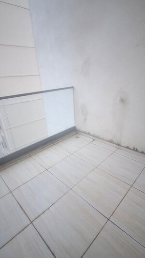 Room in 4 BHK Apartment at Santacruz West – for Sale