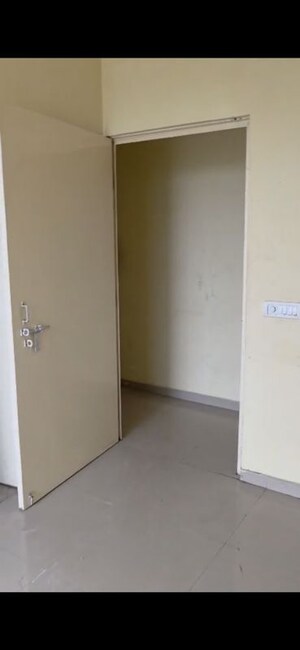 Room in 3 BHK Apartment at Conscient Habitat 78, Sector 78 – for Rent